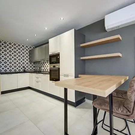 Sea View Gem In The Heart Of Sliema