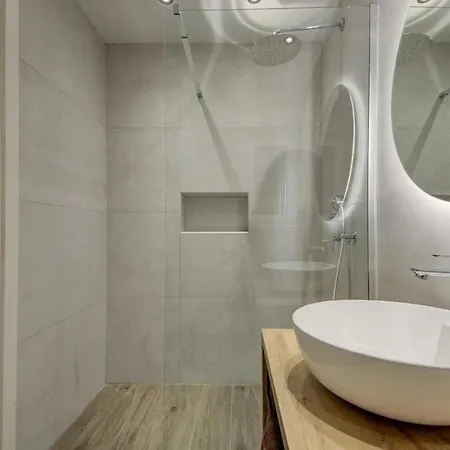 Sea View Gem In The Heart Of Апартаменты