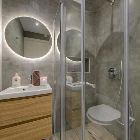 Sea View Gem In The Heart Of شقة *